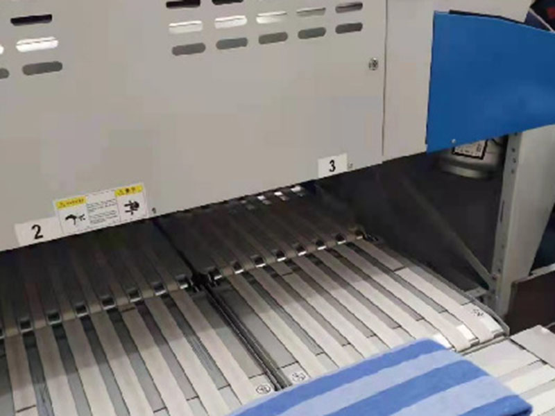 镇雄巾类折叠机-01